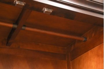 中古　北海道民芸家具　姿見付き　ポールの高さを変えられて便利!濃淡の木色が魅力的なワードローブ(洋服タンス)(R-051056)