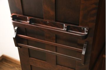 中古　北海道民芸家具　姿見付き　ポールの高さを変えられて便利!濃淡の木色が魅力的なワードローブ(洋服タンス)(R-051056)