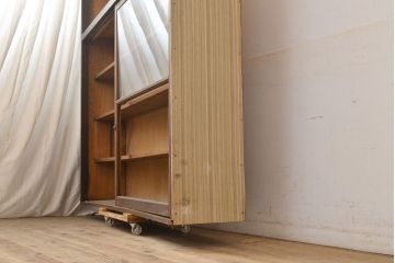 アンティーク家具　昭和中期　脚(台輪)付きリメイク　店舗什器としてもおすすめ!たっぷり収納できるキャビネット(収納棚、戸棚、飾り棚)(R-051057)