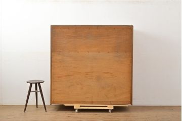 アンティーク家具　昭和中期　ラワン材　たっぷり収納できる!素朴な木の風合いが味わい深い収納棚(サイドキャビネット、飾り棚、陳列棚、店舗什器)(R-051059)
