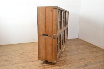 和製アンティーク　杉材　八尺もある特大サイズはレア!格子のガラスがノスタルジックな雰囲気を醸し出す重ね収納棚(ガラス戸棚、キャビネット、店舗什器)(R-051061)