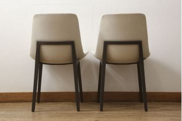 中古　ACTUS(アクタス)取扱い　Poliform(ポリフォーム)　モダンな空間を演出するエクダイニングチェア2脚セット(椅子)(R-051067)