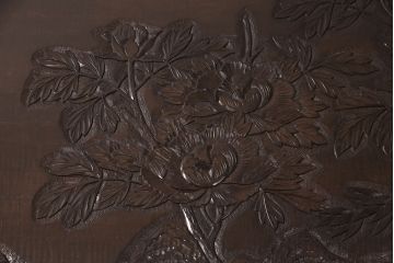 中古　美品　特注品　激レア!重厚な脚と厚みのある天板が魅力的な日光彫りの座卓(ローテーブル)(R-051068)