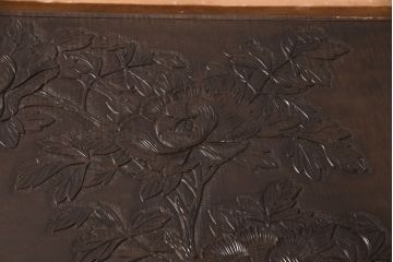 中古　美品　特注品　激レア!重厚な脚と厚みのある天板が魅力的な日光彫りの座卓(ローテーブル)(R-051068)