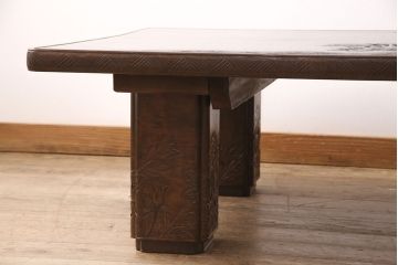中古　美品　特注品　激レア!重厚な脚と厚みのある天板が魅力的な日光彫りの座卓(ローテーブル)(R-051068)