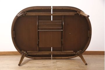 中古　美品　カリモク　domani(ドマーニ)　QUEENS　LIFE(クイーンズライフ)　木目を組み合わせた天板が目を引くダイニングテーブル(エクステンションテーブル、4人掛け、6人掛け)(定価約39万円)(R-051069)