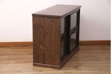 ラフジュ工房オリジナル　和製アンティーク　古建具リメイク　黒のペイントカラーがきりっとしたかっこ良さを演出する収納棚(戸棚、キャビネット)(R-051077)