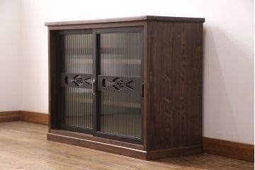 ラフジュ工房オリジナル　和製アンティーク　古建具リメイク　黒のペイントカラーがきりっとしたかっこ良さを演出する収納棚(戸棚、キャビネット)(R-051077)