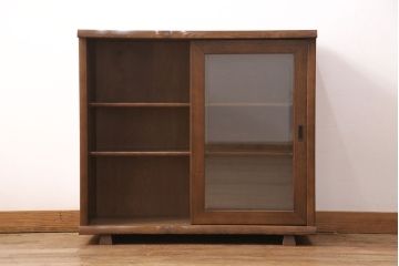 中古　美品　カリモク家具(karimoku)　分厚い天板が存在感を放つ和風の戸棚(収納棚、キャビネット、サイドボード)(R-051078)