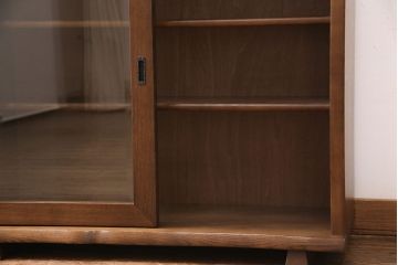 中古　美品　カリモク家具(karimoku)　分厚い天板が存在感を放つ和風の戸棚(収納棚、キャビネット、サイドボード)(R-051078)