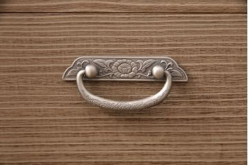 中古　美品　総桐　衣装盆・かくし付き　しっとりとした落ち着いた雰囲気を醸し出す加茂総桐箪笥(並厚、総桐たんす、衣装箪笥、和タンス、着物箪笥)(定価約70万円)(R-051084)