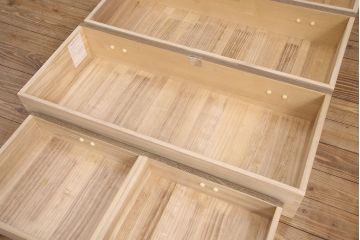 中古　美品　総桐　衣装盆・かくし付き　しっとりとした落ち着いた雰囲気を醸し出す加茂総桐箪笥(並厚、総桐たんす、衣装箪笥、和タンス、着物箪笥)(定価約70万円)(R-051084)