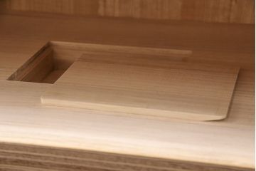 中古　美品　総桐　衣装盆・かくし付き　しっとりとした落ち着いた雰囲気を醸し出す加茂総桐箪笥(並厚、総桐たんす、衣装箪笥、和タンス、着物箪笥)(定価約70万円)(R-051084)