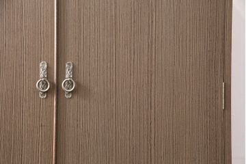 中古　美品　総桐　衣装盆・かくし付き　しっとりとした落ち着いた雰囲気を醸し出す加茂総桐箪笥(並厚、総桐たんす、衣装箪笥、和タンス、着物箪笥)(定価約70万円)(R-051084)