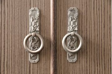 中古　美品　総桐　衣装盆・かくし付き　しっとりとした落ち着いた雰囲気を醸し出す加茂総桐箪笥(並厚、総桐たんす、衣装箪笥、和タンス、着物箪笥)(定価約70万円)(R-051084)