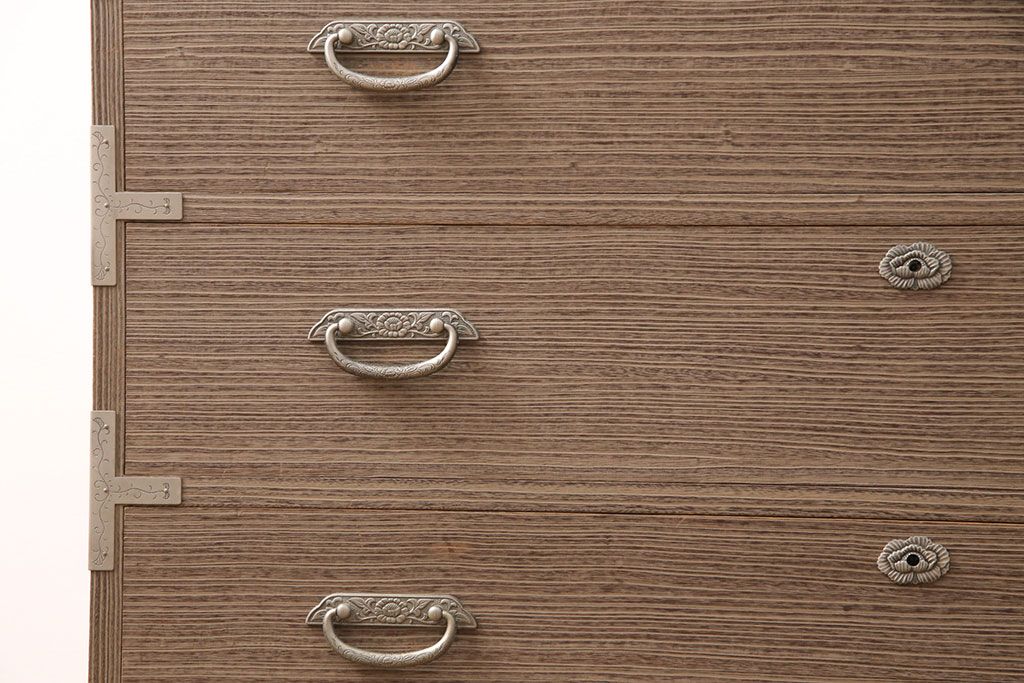 中古　美品　総桐　衣装盆・かくし付き　しっとりとした落ち着いた雰囲気を醸し出す加茂総桐箪笥(並厚、総桐たんす、衣装箪笥、和タンス、着物箪笥)(定価約70万円)(R-051084)