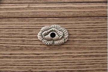 中古　美品　総桐　衣装盆・かくし付き　しっとりとした落ち着いた雰囲気を醸し出す加茂総桐箪笥(並厚、総桐たんす、衣装箪笥、和タンス、着物箪笥)(定価約70万円)(R-051084)