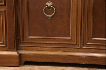 中古　美品　DREXEL HERITAGE(ドレクセルヘリテイジ)　FRANCESCA(フランチェスカ)シリーズ　優雅な佇まいの大型キャビネット(AVボード、収納棚、戸棚)(定価約345万円)(R-051086)