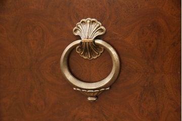 中古　美品　DREXEL HERITAGE(ドレクセルヘリテイジ)　FRANCESCA(フランチェスカ)シリーズ　優雅な佇まいの大型キャビネット(AVボード、収納棚、戸棚)(定価約345万円)(R-051086)