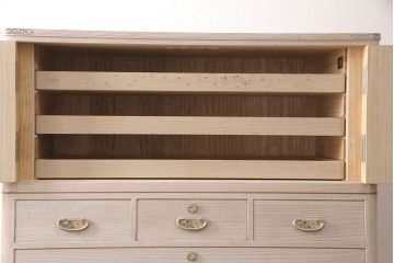 中古　在銘　総桐　かくし付き　上品な佇まいの加茂総桐箪笥(胴丸)(総桐たんす、和タンス、衣装箪笥、着物箪笥)(定価約140万円)(R-051088)