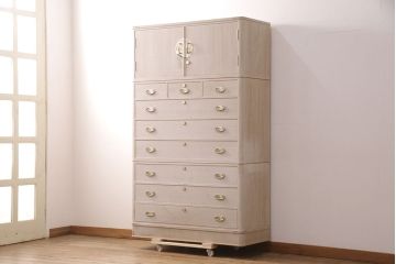 中古　在銘　総桐　かくし付き　上品な佇まいの加茂総桐箪笥(胴丸)(総桐たんす、和タンス、衣装箪笥、着物箪笥)(定価約140万円)(R-051088)