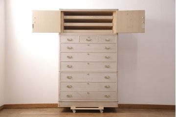 中古　在銘　総桐　かくし付き　上品な佇まいの加茂総桐箪笥(胴丸)(総桐たんす、和タンス、衣装箪笥、着物箪笥)(定価約140万円)(R-051088)