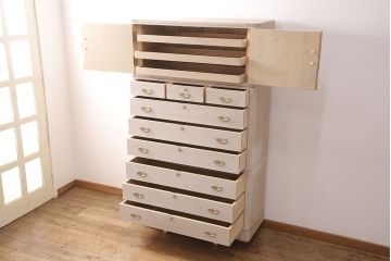 中古　在銘　総桐　かくし付き　上品な佇まいの加茂総桐箪笥(胴丸)(総桐たんす、和タンス、衣装箪笥、着物箪笥)(定価約140万円)(R-051088)