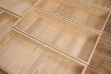 中古　在銘　総桐　かくし付き　上品な佇まいの加茂総桐箪笥(胴丸)(総桐たんす、和タンス、衣装箪笥、着物箪笥)(定価約140万円)(R-051088)