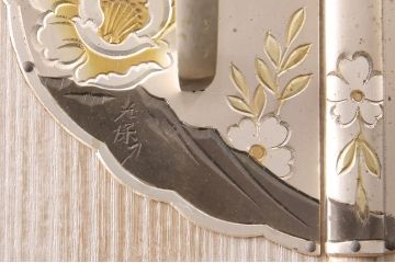中古　在銘　総桐　かくし付き　上品な佇まいの加茂総桐箪笥(胴丸)(総桐たんす、和タンス、衣装箪笥、着物箪笥)(定価約140万円)(R-051088)