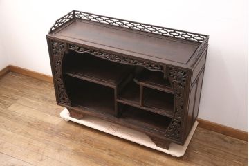 和製ヴィンテージ　総黒檀(コクタン)材　珍しいデザインを楽しめる上品な佇まいの飾り棚(茶棚、収納棚、ビンテージ)(R-051089)