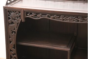 和製ヴィンテージ　総黒檀(コクタン)材　珍しいデザインを楽しめる上品な佇まいの飾り棚(茶棚、収納棚、ビンテージ)(R-051089)