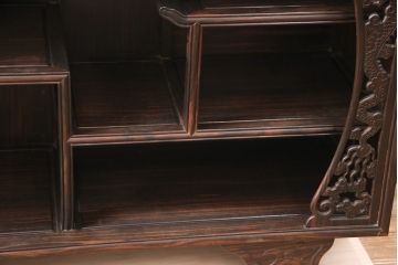 和製ヴィンテージ　総黒檀(コクタン)材　珍しいデザインを楽しめる上品な佇まいの飾り棚(茶棚、収納棚、ビンテージ)(R-051089)