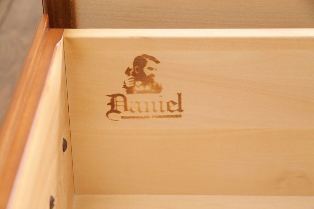 中古　横浜クラシック家具　ダニエル(Daniel)　アーリーアメリカン　カントリースタイルにおすすめなチェスト(小抽斗タンス、引き出し)(定価約35万円)(R-051094)
