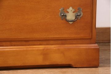 中古　横浜クラシック家具　ダニエル(Daniel)　アーリーアメリカン　カントリースタイルにおすすめなチェスト(小抽斗タンス、引き出し)(定価約35万円)(R-051094)