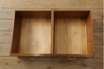イギリスヴィンテージ　チーク材　ゴールドの引手が上品さを高めるスタイリッシュなサイドボード(収納棚、戸棚、キャビネット、ビンテージ)(R-051108)