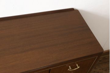 イギリスヴィンテージ　チーク材　ゴールドの引手が上品さを高めるスタイリッシュなサイドボード(収納棚、戸棚、キャビネット、ビンテージ)(R-051108)