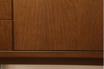 イギリスヴィンテージ　チーク材　ゴールドの引手が上品さを高めるスタイリッシュなサイドボード(収納棚、戸棚、キャビネット、ビンテージ)(R-051108)