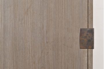 和製アンティーク　シンプルで上品な佇まいの衣装盆付き総桐箪笥(衣装箪笥、着物箪笥、和タンス、桐たんす)(R-051109)