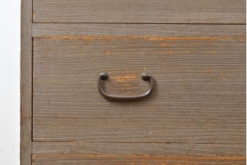 和製アンティーク　シンプルで上品な佇まいの衣装盆付き総桐箪笥(衣装箪笥、着物箪笥、和タンス、桐たんす)(R-051109)