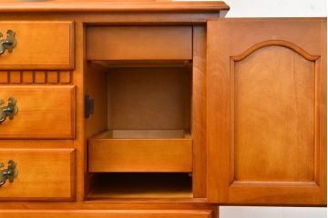 中古　超美品　横浜クラシック家具　ダニエル(Daniel)　ラウンド型の鏡が印象的なドレッサー&スツールセット(鏡台、チェスト、チェア)(定価約74万円)(R-051110)