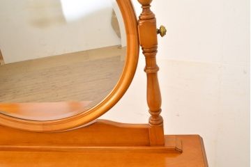 中古　超美品　横浜クラシック家具　ダニエル(Daniel)　ラウンド型の鏡が印象的なドレッサー&スツールセット(鏡台、チェスト、チェア)(定価約74万円)(R-051110)