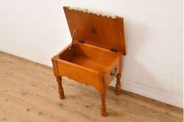 中古　超美品　横浜クラシック家具　ダニエル(Daniel)　ラウンド型の鏡が印象的なドレッサー&スツールセット(鏡台、チェスト、チェア)(定価約74万円)(R-051110)