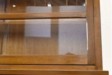 和製アンティーク　前面ナラ材　すっきりとした佇まいのレトロな重ねガラス戸棚(収納棚、キャビネット、食器棚)(R-051114)