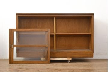 和製アンティーク　前面ナラ材　深みのある色合いが魅力のレトロなガラス戸棚(収納棚、キャビネット、食器棚)(R-051116)