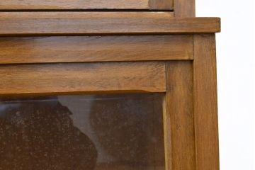 和製アンティーク　前面ナラ材　深みのある色合いが魅力のレトロなガラス戸棚(収納棚、キャビネット、食器棚)(R-051116)