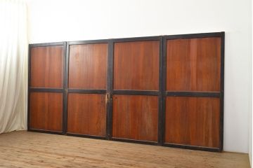 アンティーク建具　黒い框が和モダンな印象を高める板戸4枚セット(帯戸、引き戸)(R-051120)