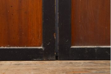 アンティーク建具　黒い框が和モダンな印象を高める板戸4枚セット(帯戸、引き戸)(R-051120)