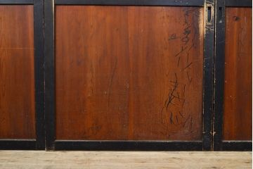 アンティーク建具　黒い框が和モダンな印象を高める板戸4枚セット(帯戸、引き戸)(R-051120)