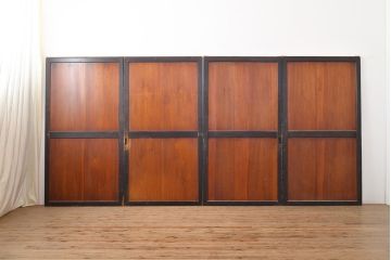 アンティーク建具　黒い框が和モダンな印象を高める板戸4枚セット(帯戸、引き戸)(R-051120)
