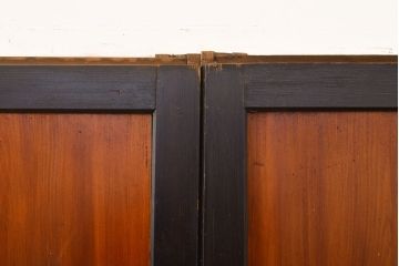 アンティーク建具　黒い框が和モダンな印象を高める板戸4枚セット(帯戸、引き戸)(R-051120)